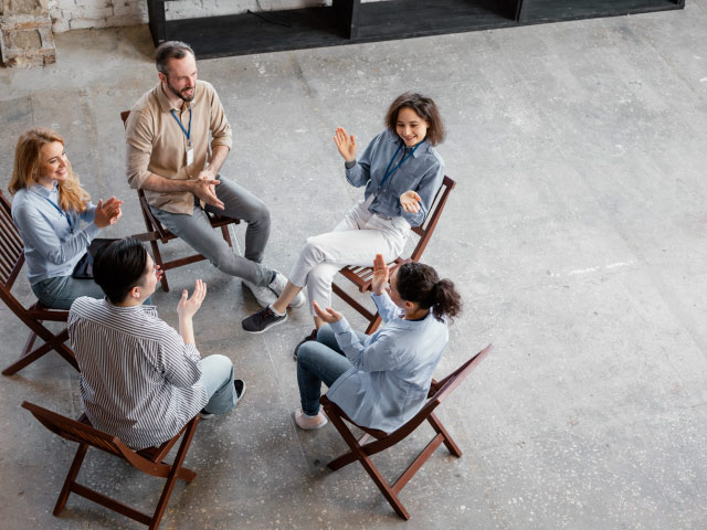 Le focus group (groupe de discussion) : caractéristiques, utilisation et exemples